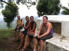 09 Robert and Fanny grave Vailima.jpg