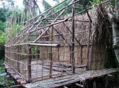 20_New_hut_under_construction